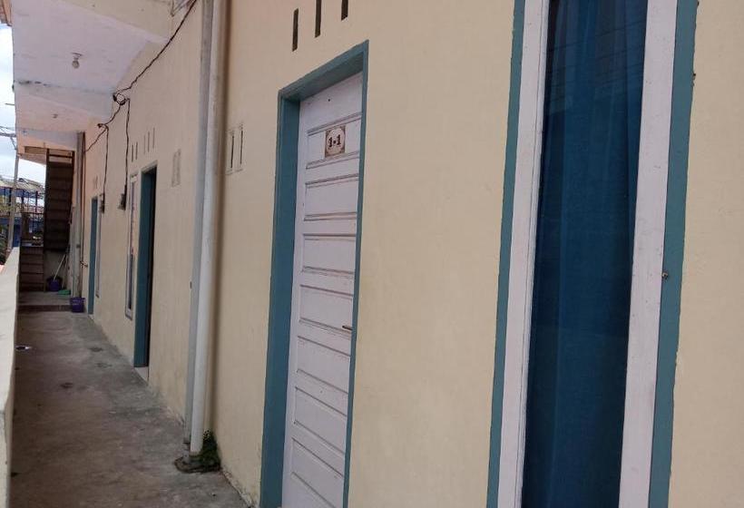 Отель Oyo 3412 Penginapan Banto Grass Inn