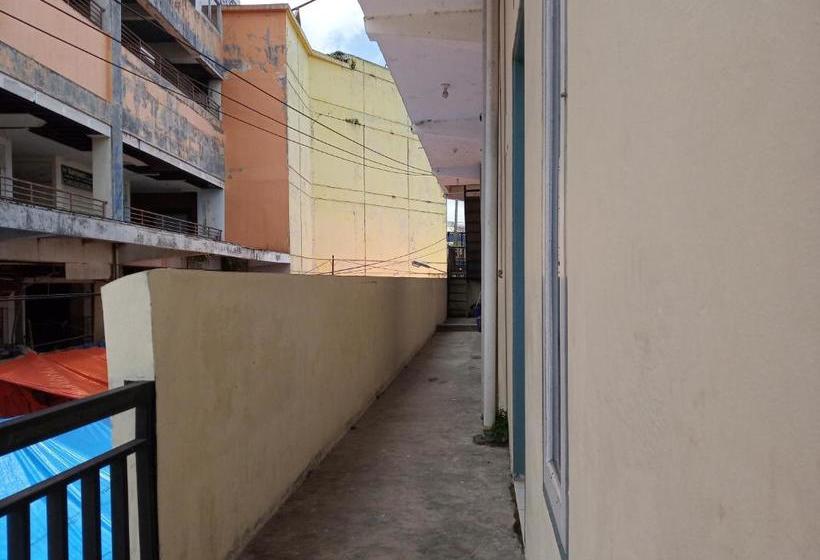 Отель Oyo 3412 Penginapan Banto Grass Inn