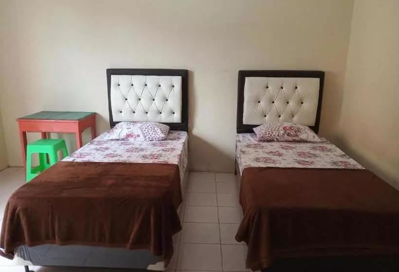 ホテル Oyo 3412 Penginapan Banto Grass Inn