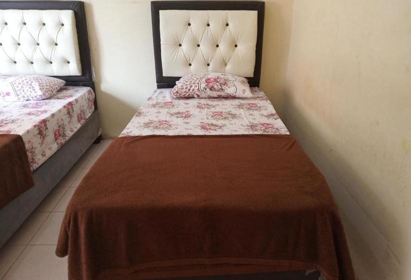 Отель Oyo 3412 Penginapan Banto Grass Inn