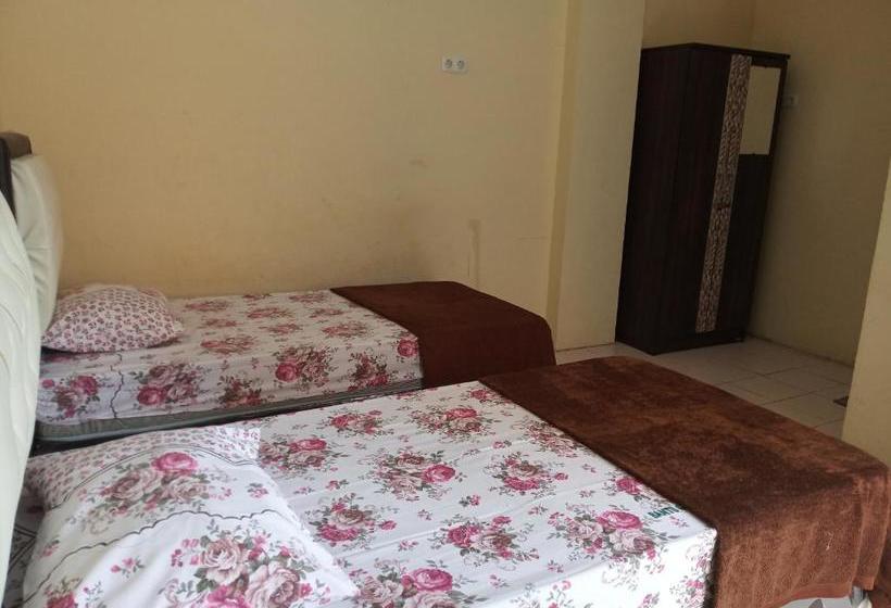 Отель Oyo 3412 Penginapan Banto Grass Inn