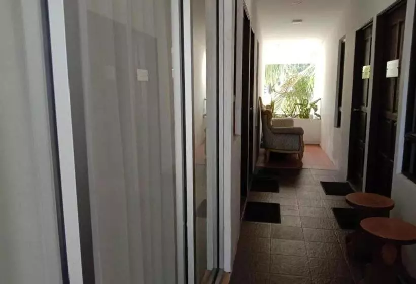 ホテル Spot On 90064 Bgh Hostel Lama