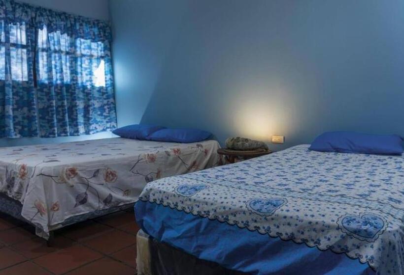 הוסטל Casa Garrobo