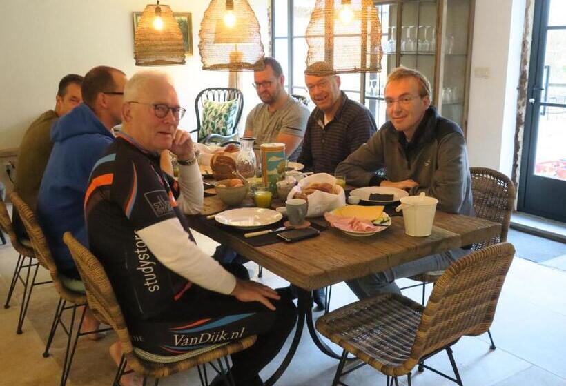 مبيت وإفطار Kleebergerhofke