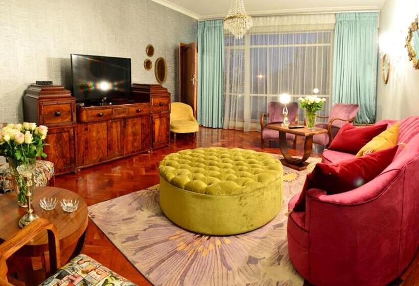 Bed and Breakfast The White House