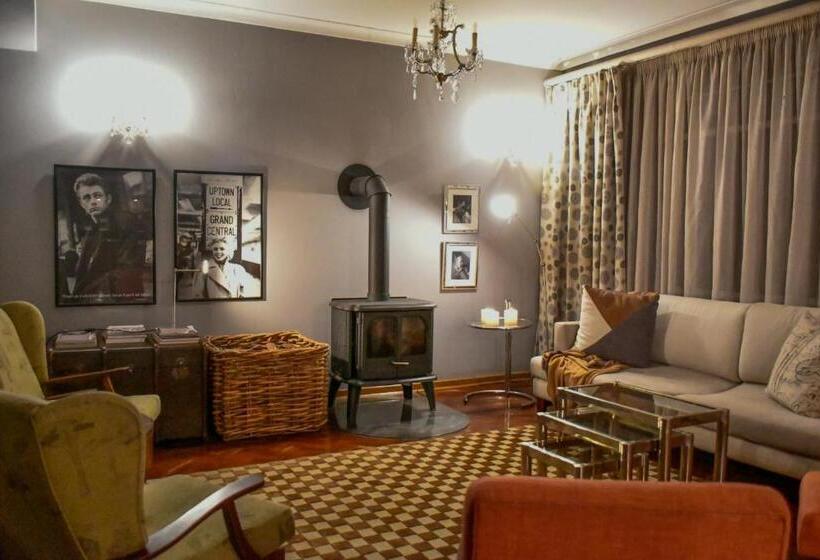 Bed and Breakfast The White House