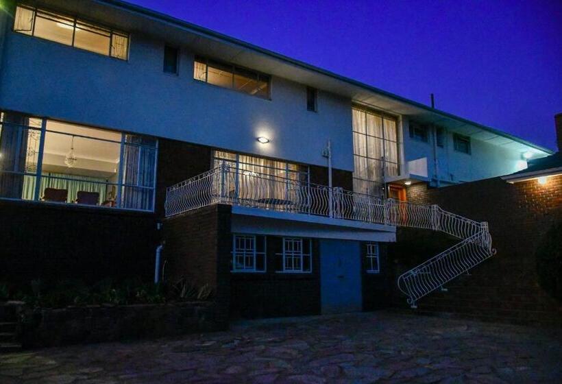 Bed and Breakfast The White House