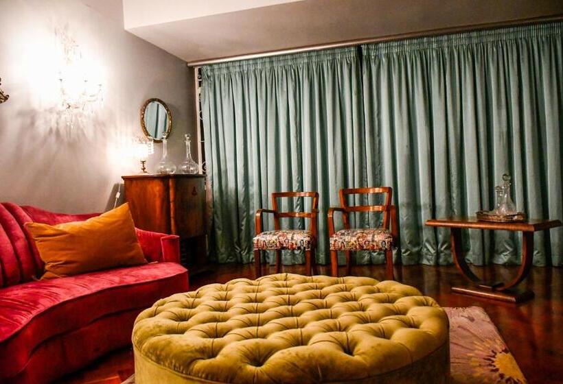 Bed and Breakfast The White House