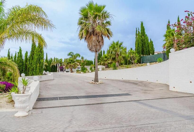 مبيت وإفطار Villa La Perla