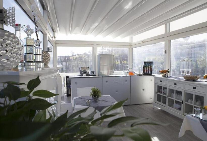 مبيت وإفطار Villa La Perla