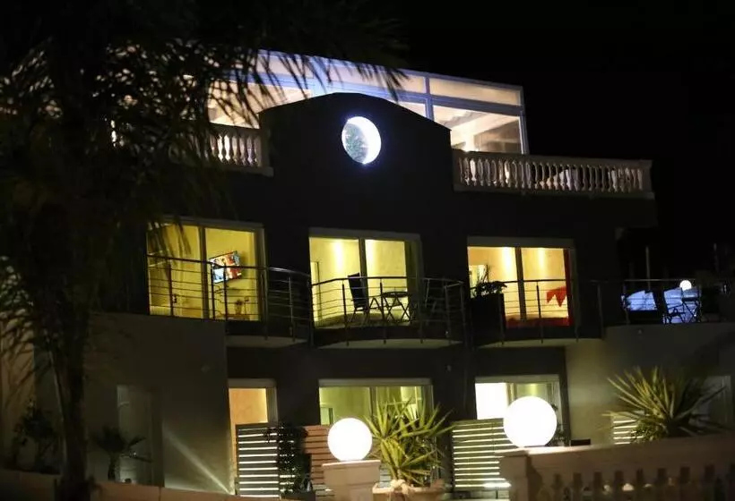 ベッドアンドブレックファースト Villa La Perla