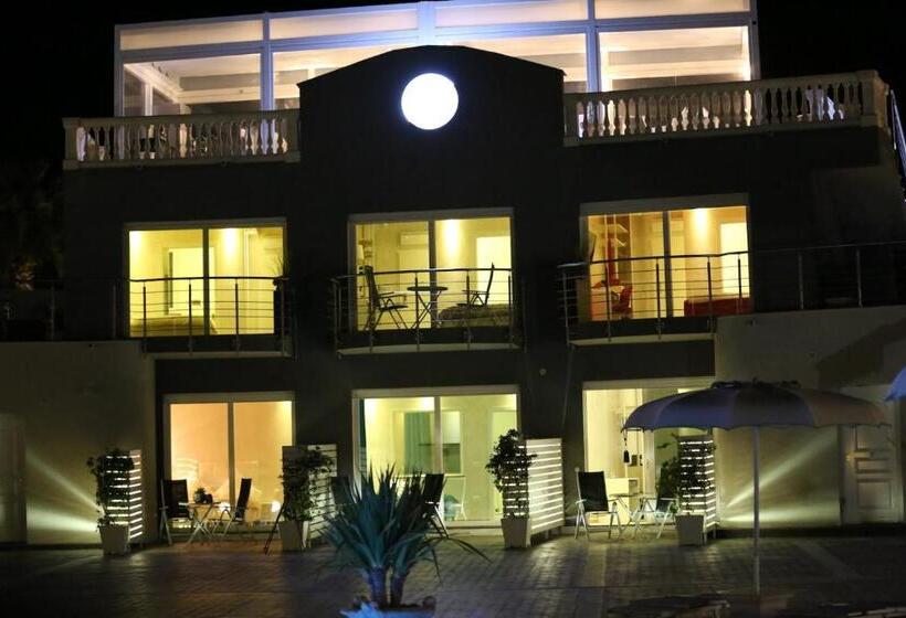 مبيت وإفطار Villa La Perla