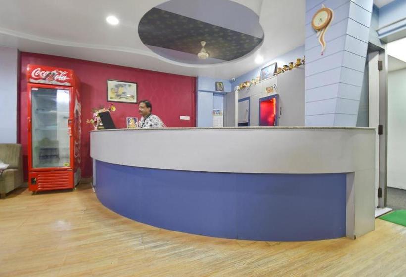 فندق Spot On 69290 Royal Green Farm