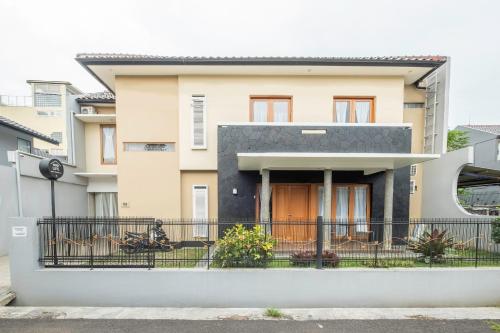 호텔 Oyo Life 2529 Azalia Residence Syariah