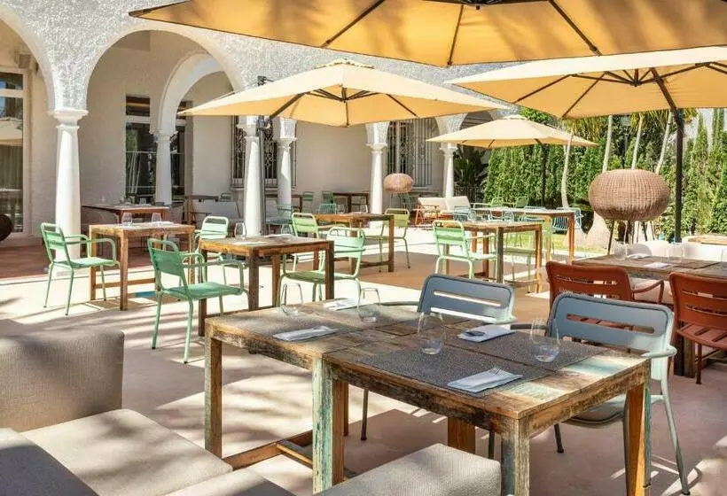 Отель Zahara Resorts & Villas