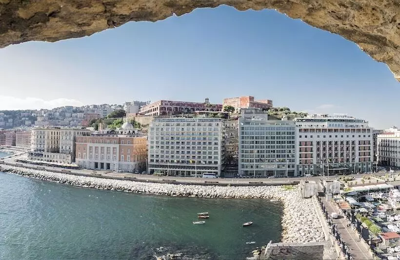 هتل Royal Continental