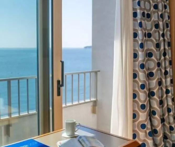 هتل Royal Continental