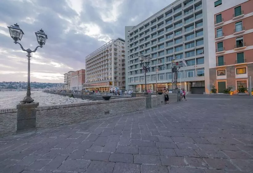 هتل Royal Continental