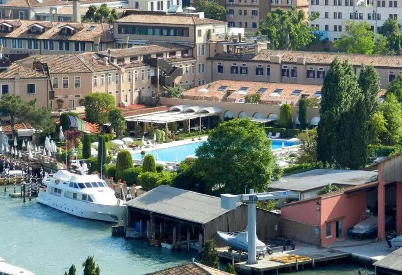 هتل Villa Casanova