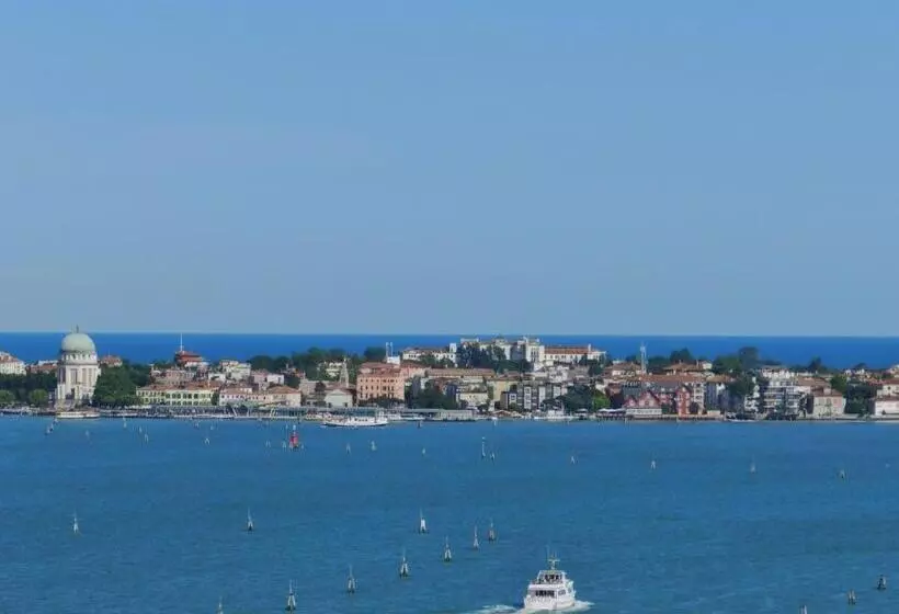 هتل Villa Casanova