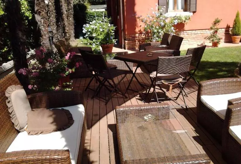 هتل Villa Casanova