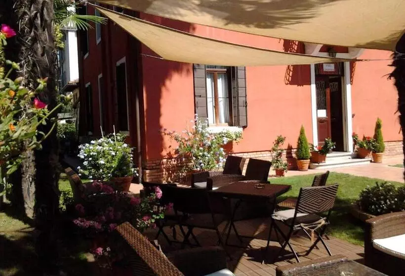 هتل Villa Casanova