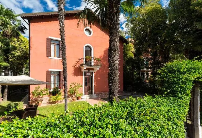 هتل Villa Casanova