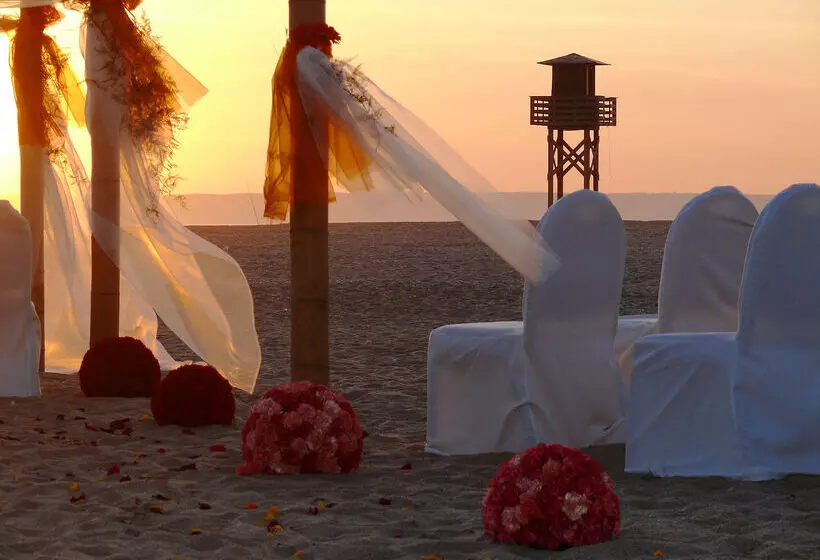 Отель Zahara Resorts & Villas