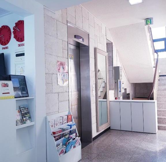 Hostel Stay Now Jongnofortune Hostel