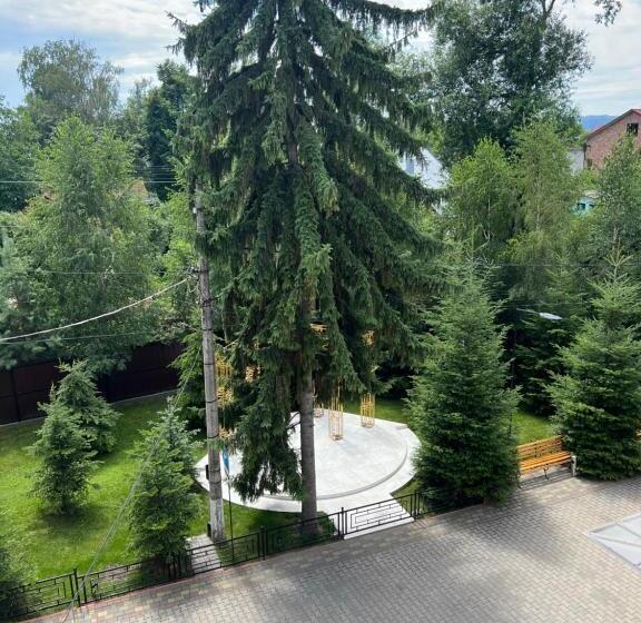 فندق готель баронський двір