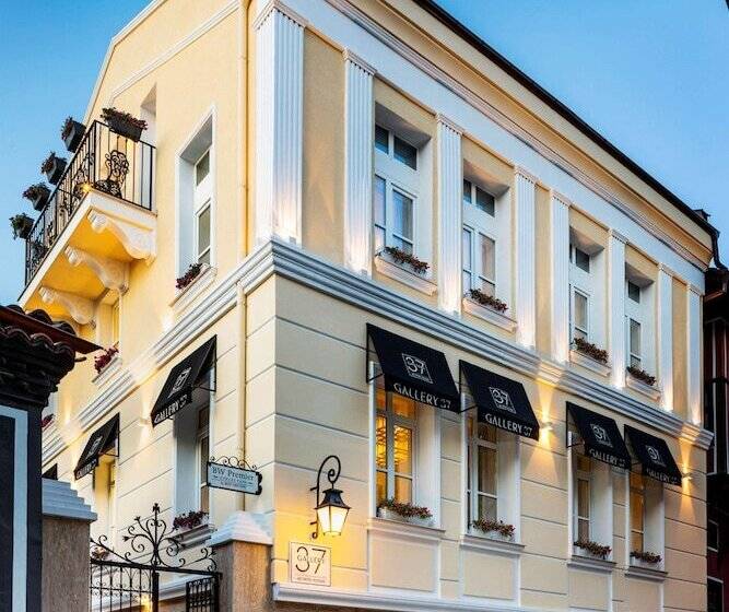 Отель Gallery 37 Powered By Aston