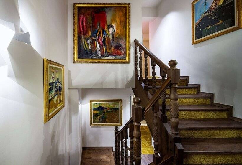 Отель Gallery 37 Powered By Aston