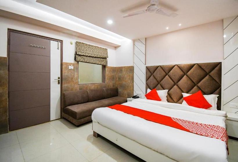 호텔 Oyo 70123 Sada Shiv Guest House