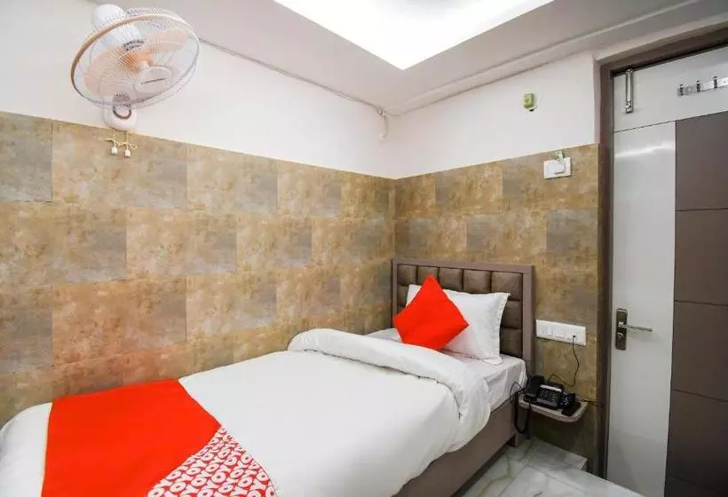 ホテル Oyo 70123 Sada Shiv Guest House