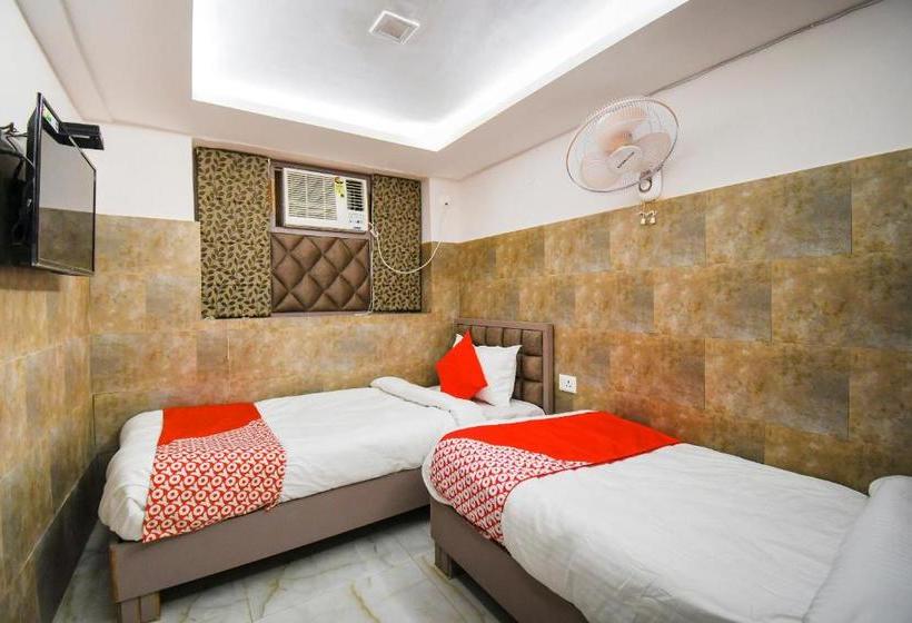 호텔 Oyo 70123 Sada Shiv Guest House