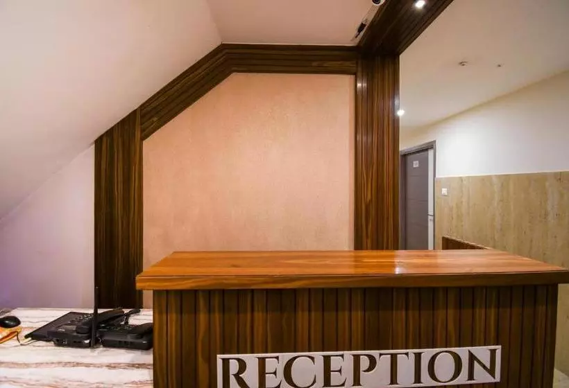 ホテル Oyo 70123 Sada Shiv Guest House