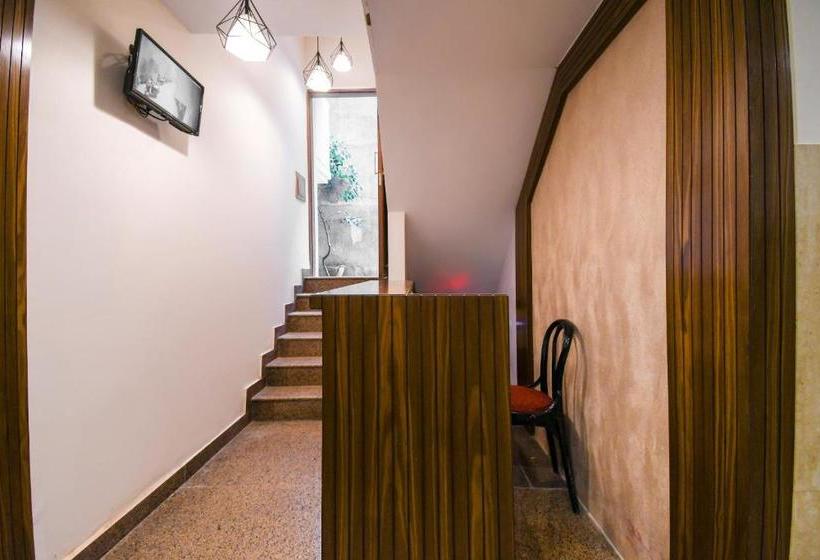 호텔 Oyo 70123 Sada Shiv Guest House