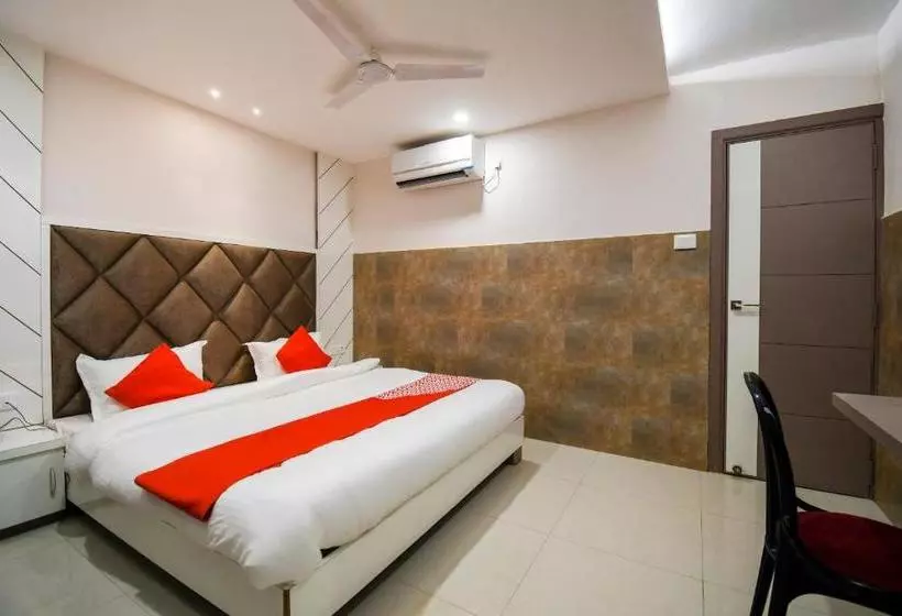 ホテル Oyo 70123 Sada Shiv Guest House