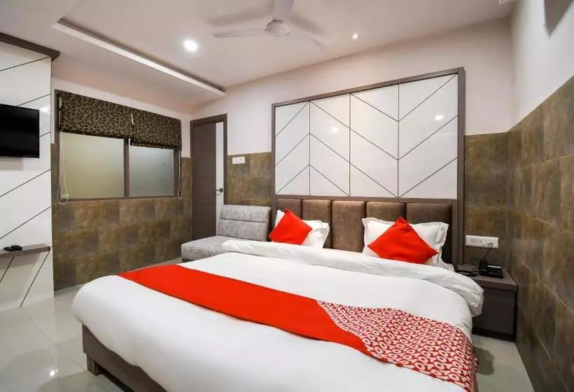 ホテル Oyo 70123 Sada Shiv Guest House