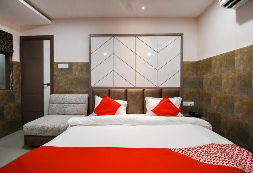 호텔 Oyo 70123 Sada Shiv Guest House