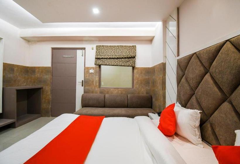 호텔 Oyo 70123 Sada Shiv Guest House