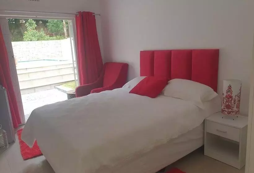 ペンション Ouklip Place Hotels