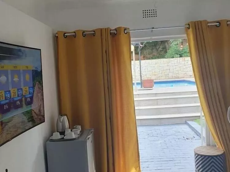 ペンション Ouklip Place Hotels