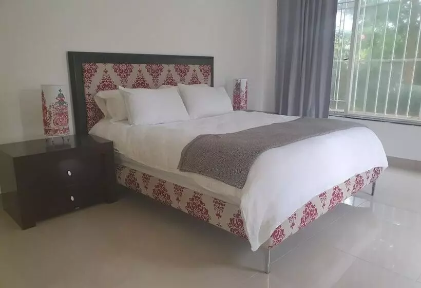 ペンション Ouklip Place Hotels