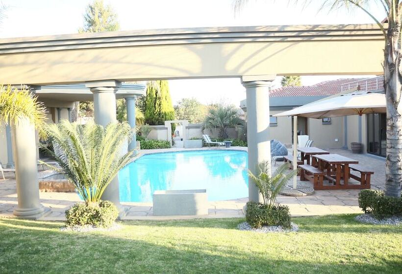 Equestrian Royal Boutique Hotel & Spa