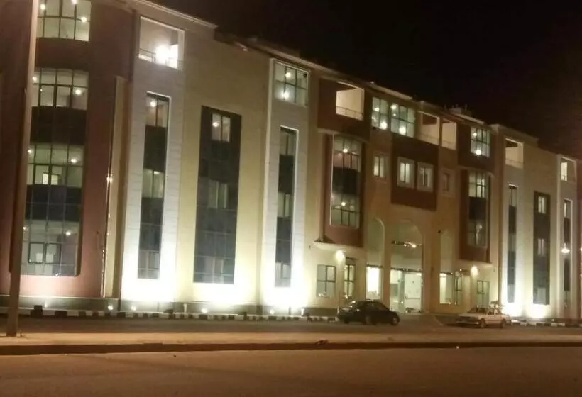 هتل Pinetree Suites Hail