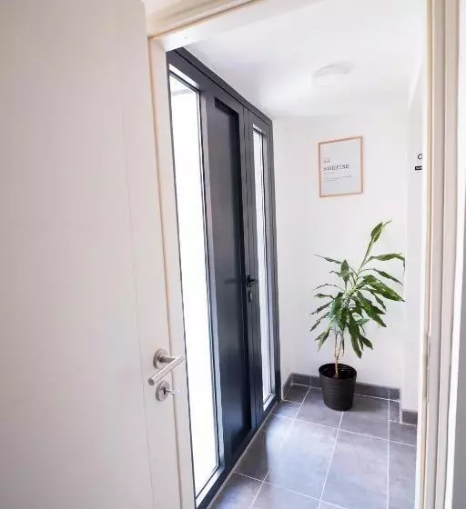 پانسیون Sunrise Apartments