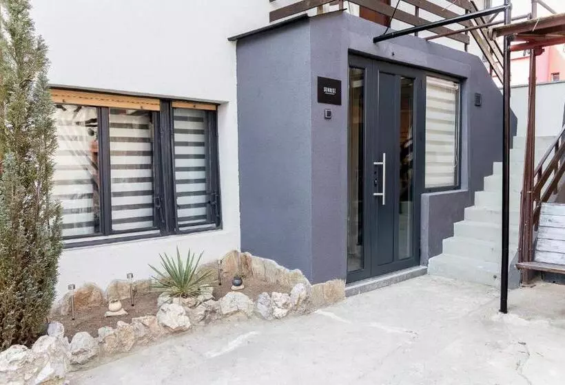 پانسیون Sunrise Apartments