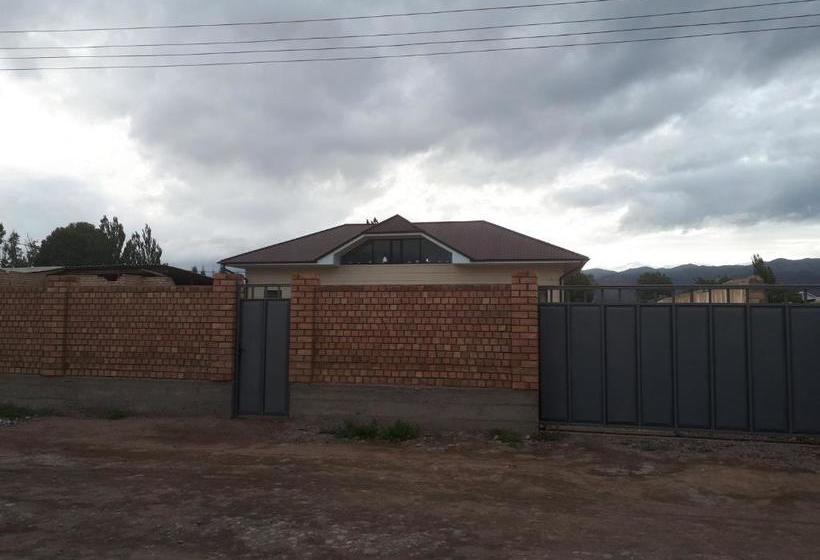 پانسیون Traveller