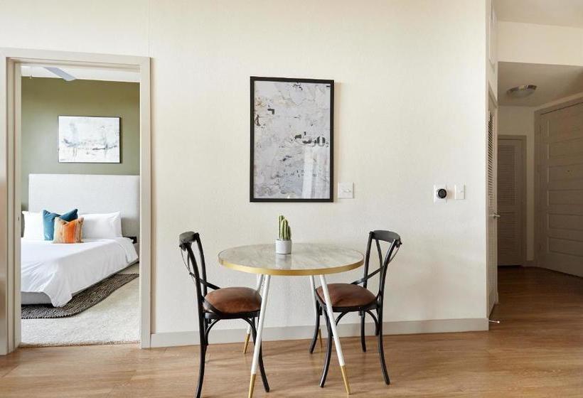 Sonder At La Villita